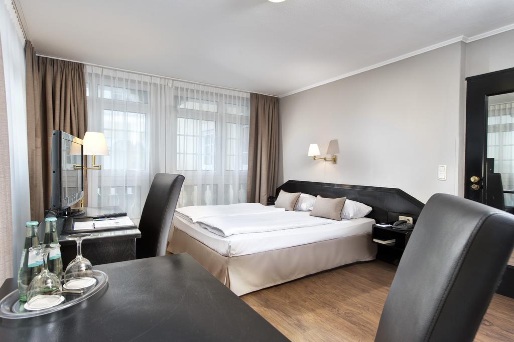 Hotel Munich North Neufahrn bei Freising Room photo