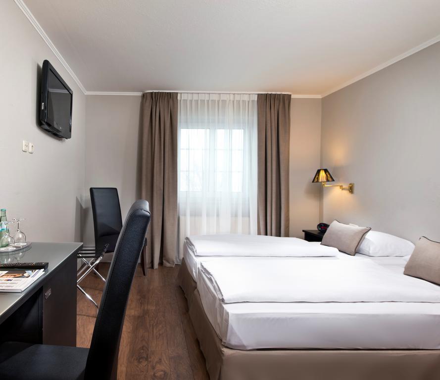 Hotel Munich North Neufahrn bei Freising Room photo