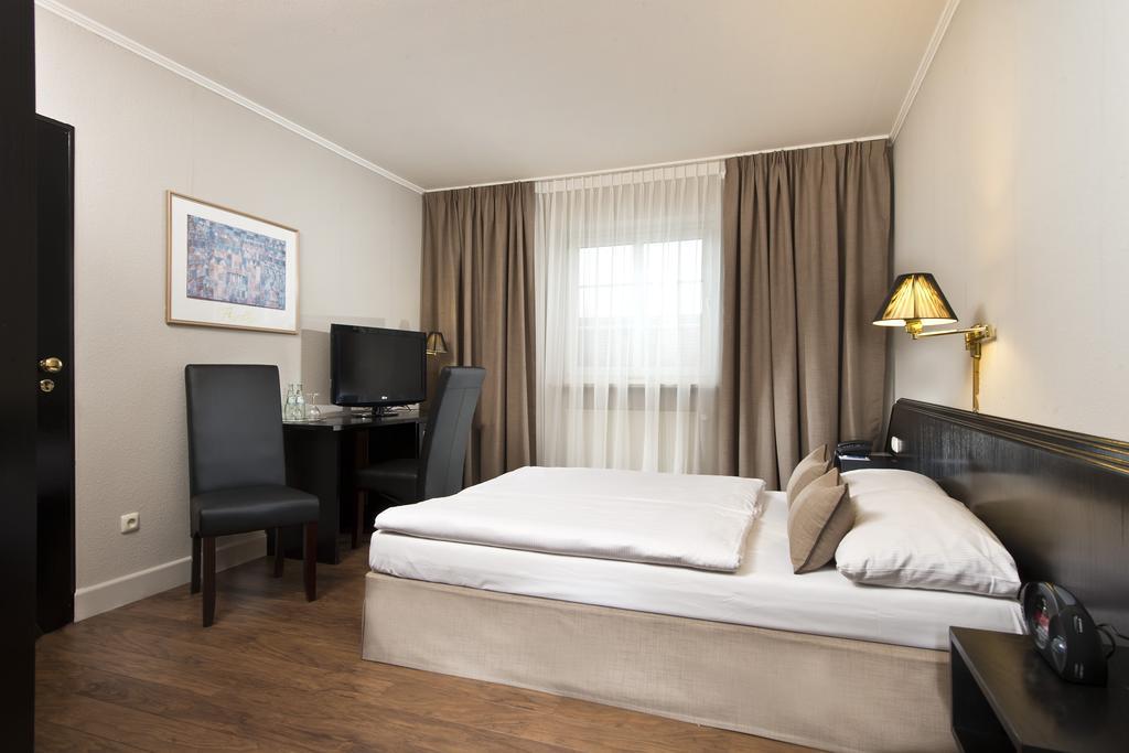 Hotel Munich North Neufahrn bei Freising Room photo